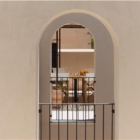 3 bedroom villa with heated pool in Noto, sleeps 6